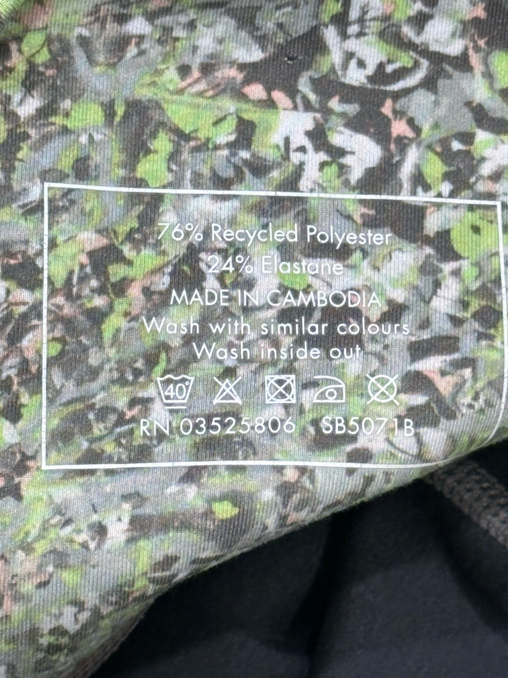 SWEATY BETTY Green Alert Pebble Print Super Sculpt 7/8 Leggings Sz XL Athletic - Picture 10 of 13
